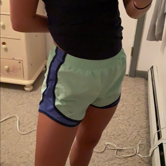 Nike women’s shorts - Picture 4 of 4